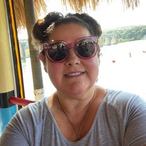 Meet your Posher, Lorraine